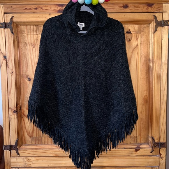 G. H. Bass & Co. vintage charcoal/black poncho/cape. - Picture 2 of 8